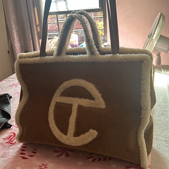 Large Ugg telfar chestnut color sold out everywhere - Picture 4 of 4